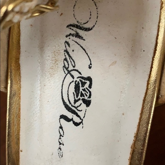 Shoe’s - Picture 7 of 7